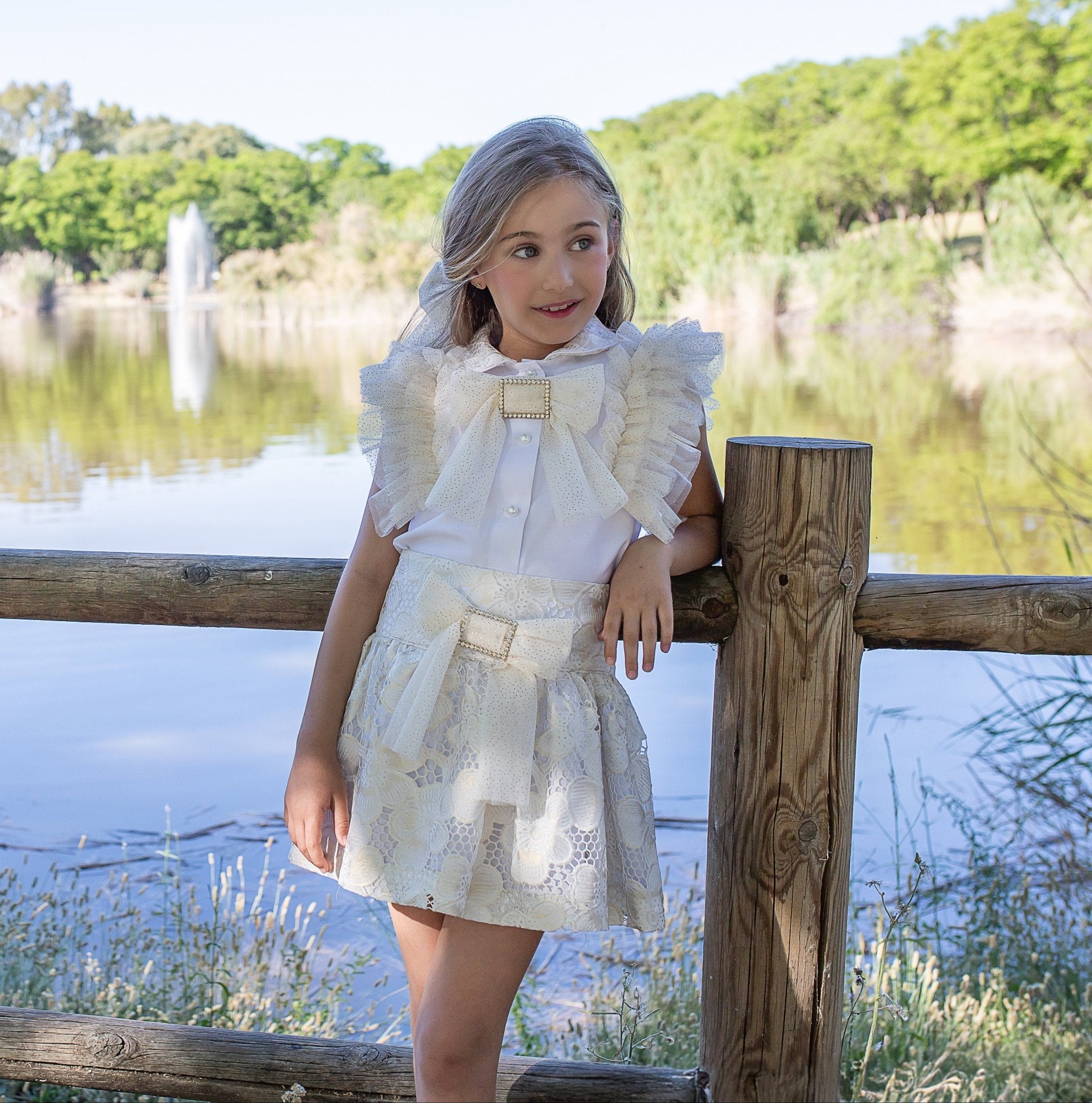 Naxos SS26 - Girls White & Gold Headpiece