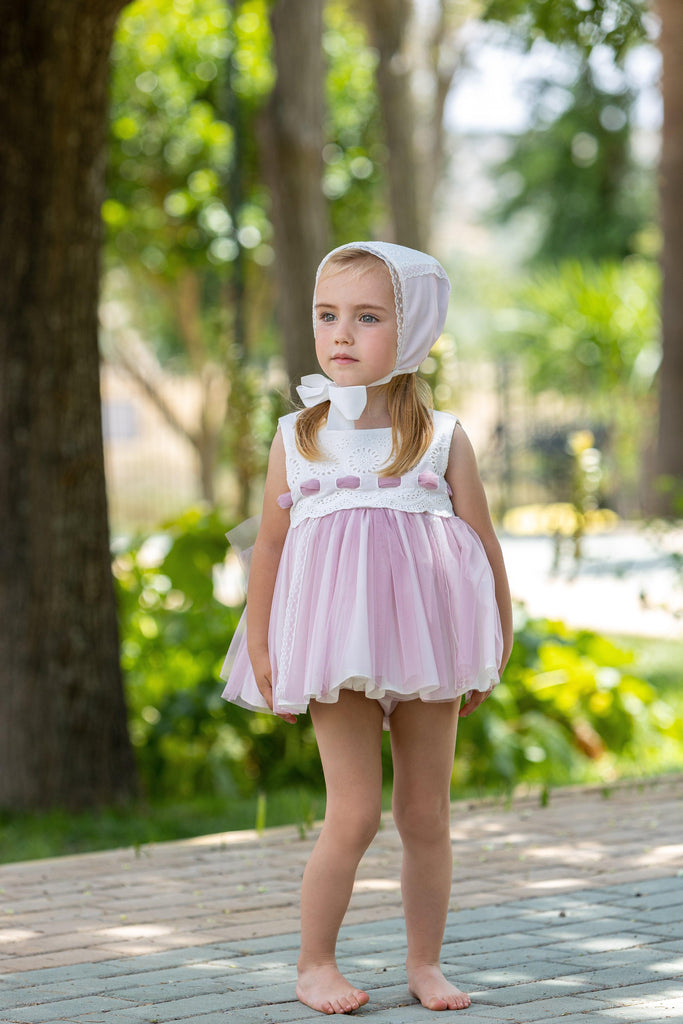 Abuela Tata SS24 - Baby Girls Ivory & Dusky Pink Dress, Knickers & Bonnet 360 - Mariposa Children's Boutique
