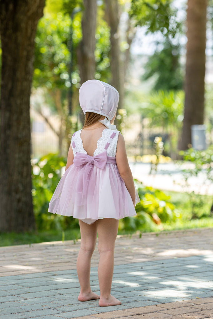 Abuela Tata SS24 - Baby Girls Ivory & Dusky Pink Dress, Knickers & Bonnet 360 - Mariposa Children's Boutique
