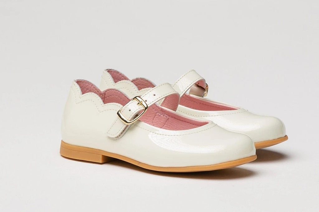 Angelitos - Girls Cream Patent Leather Scallop Edge Shoes PRE-ORDER - Mariposa Children's Boutique