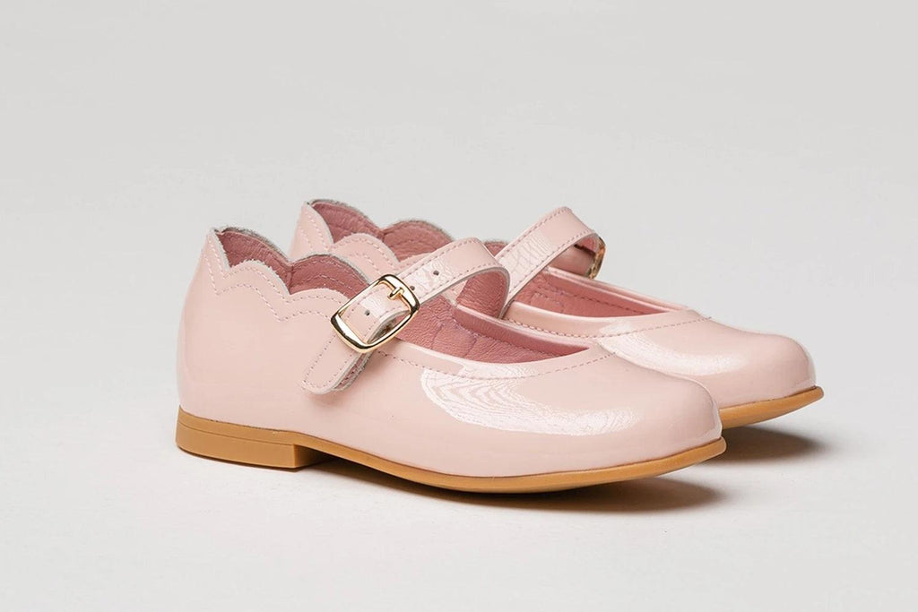 Angelitos - Girls Pink Patent Leather Girls Scallop Edge Shoes IN-STOCK EU 24 - Mariposa Children's Boutique