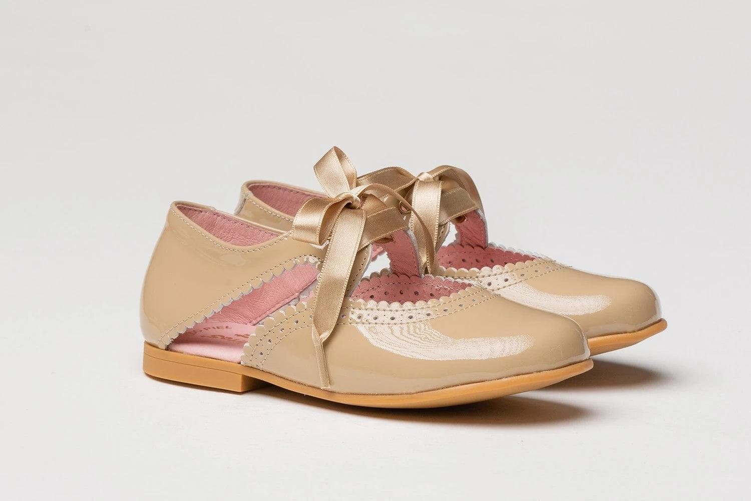 Angelitos AW21 - Patent Leather Girls Shoes CREAM, PINK, CAMEL - Mariposa Children's Boutique